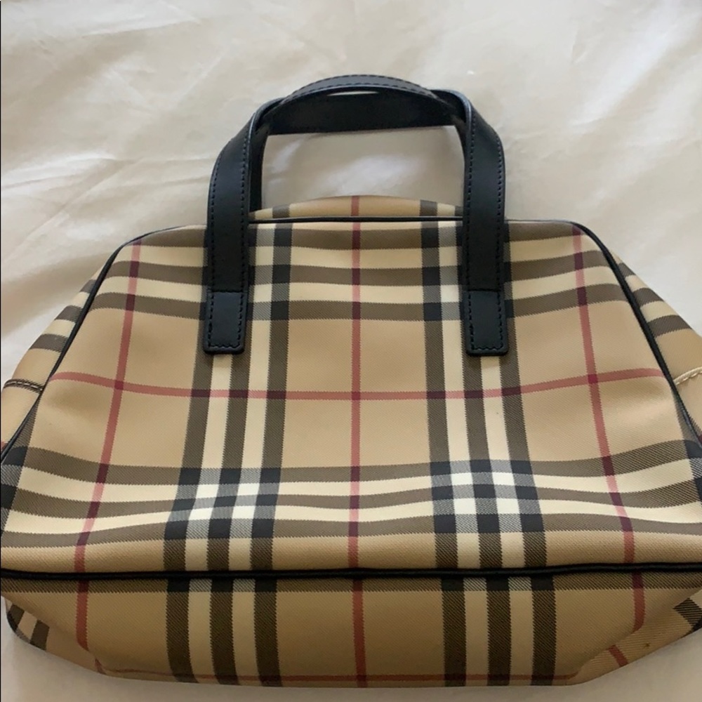 Burberry purse - amazing condition